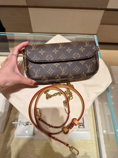 LV/Louis Vuitton ivy woc vintage chain women\'s bag