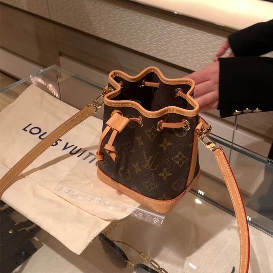 Louis Vuitton Bucket Bag Women\'s Bag M81266