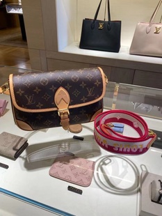 Louis Vuitton DIANE Stick Bag M45985